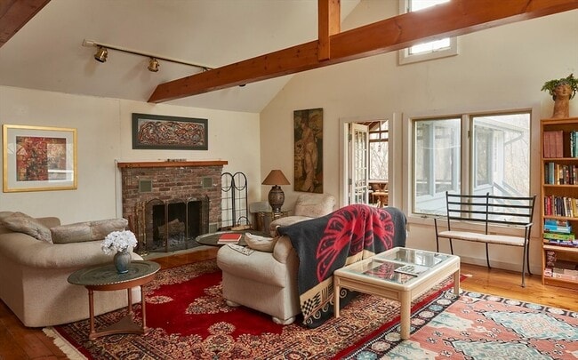 Building Photo - 5 Beachwood Drive