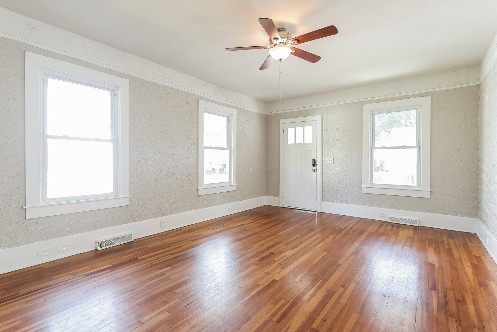 Building Photo - 110 S 4th St