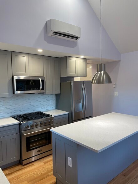 Kitchen - 2776 Maple Ave