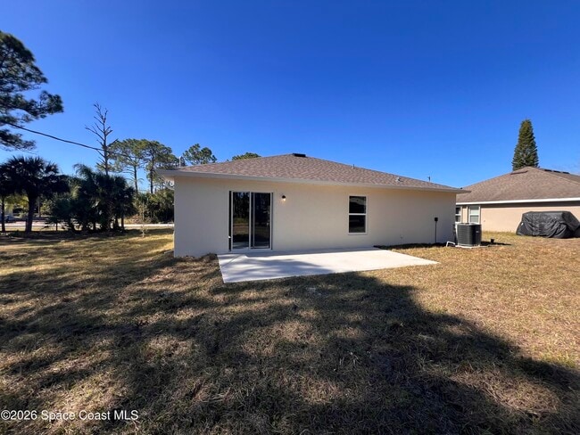 Building Photo - 991 La Belle Ave SW