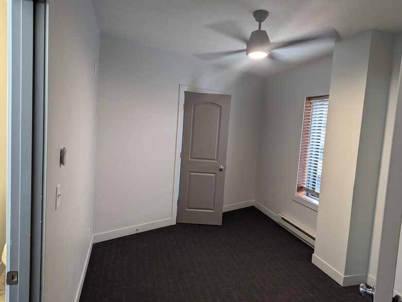 Building Photo - 207 3rd St S