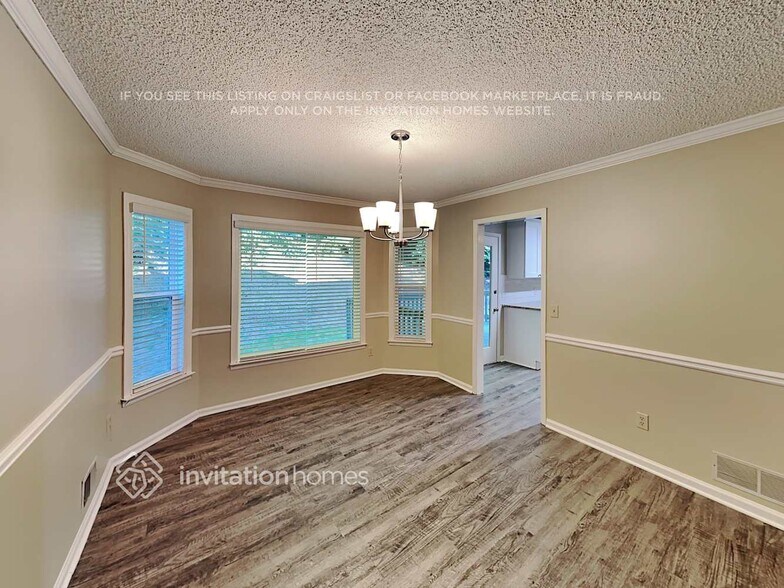 Building Photo - 1371 Willowbrook Dr SW