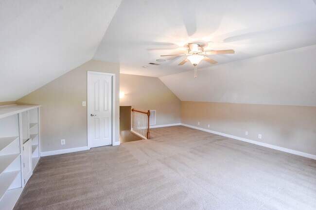 Building Photo - Pet Friendly Three Bedroom with Bonus!