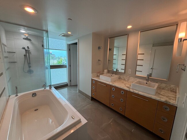 Building Photo - Ko'olani - Luxurious 2 bedroom 2 bathroom ...