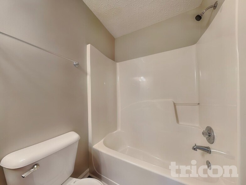 Building Photo - 75 Christopher Dr