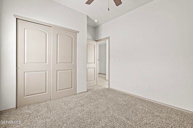 Building Photo - 12049 Hidden Gdns