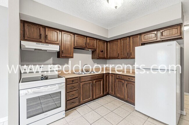 Building Photo - Charming 3-Bedroom Ranch in Plainfield