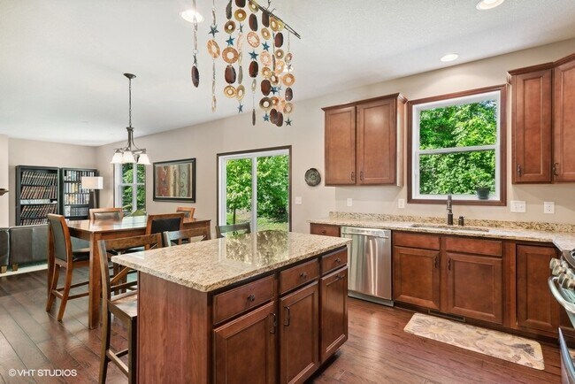 Building Photo - 4505 Yellowstone Ln N