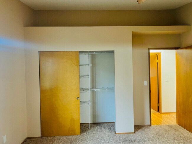 Building Photo - Charming Rambler 3-Bed/2-Bath Available Now!