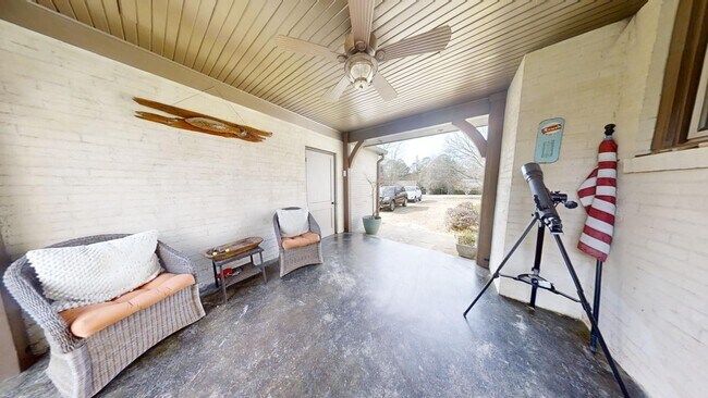 Building Photo - Gorgeous and updated home in Heart of Auburn
