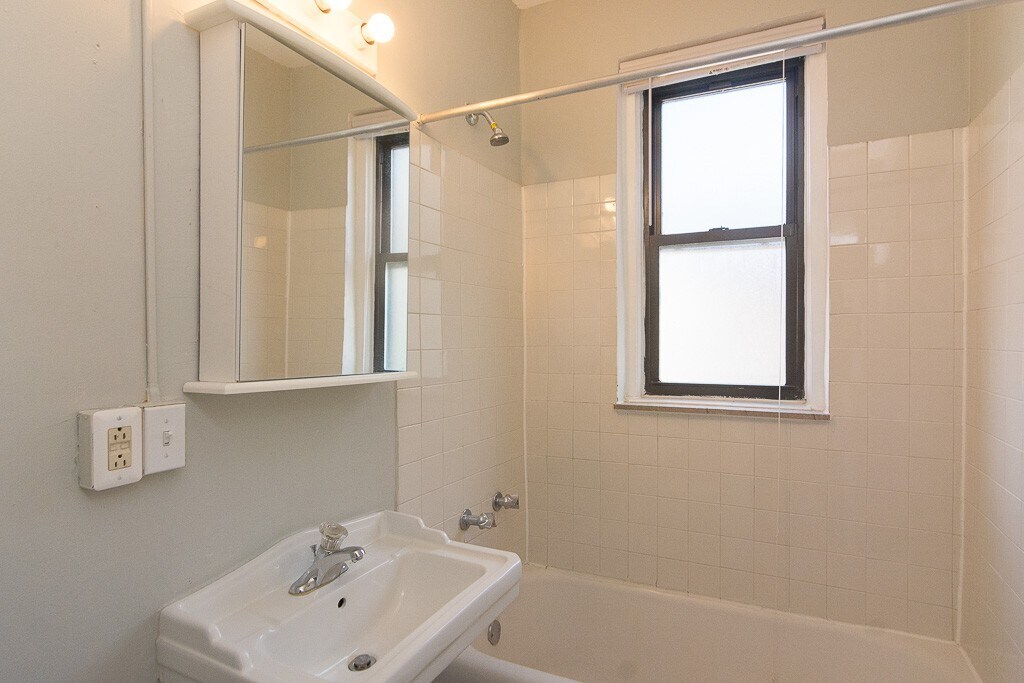 Building Photo - 3824 N Fremont