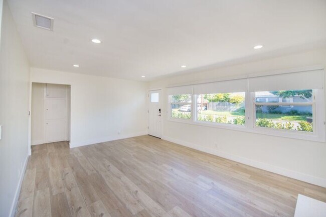 Building Photo - East Side Dream