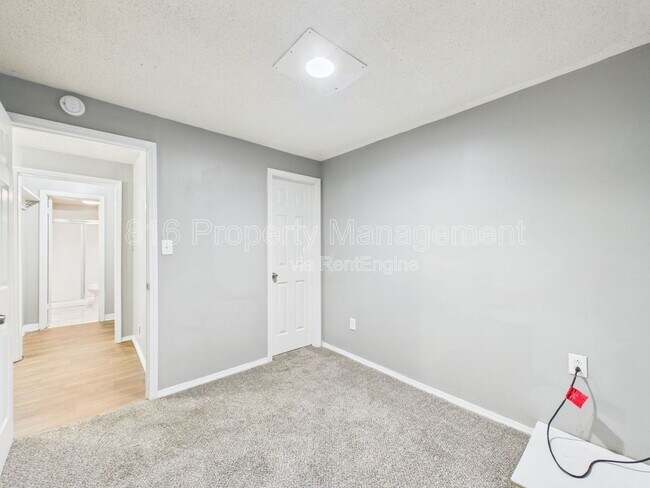 Building Photo - 7156 Woodson Rd