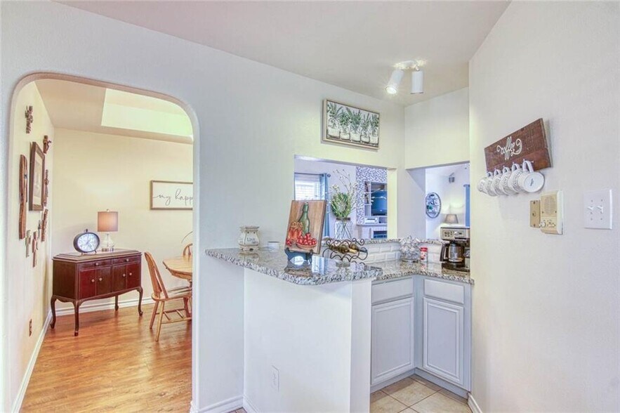 Building Photo - 714 Saint Lucy Dr