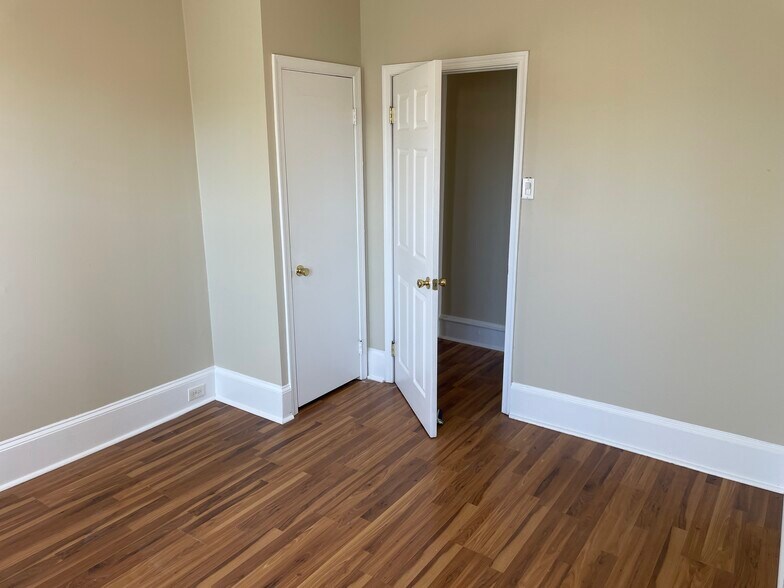 Building Photo - 600 Roxborough Ave