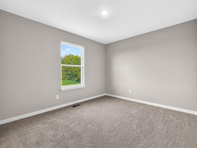 Building Photo - 585 Bailiwick Dr