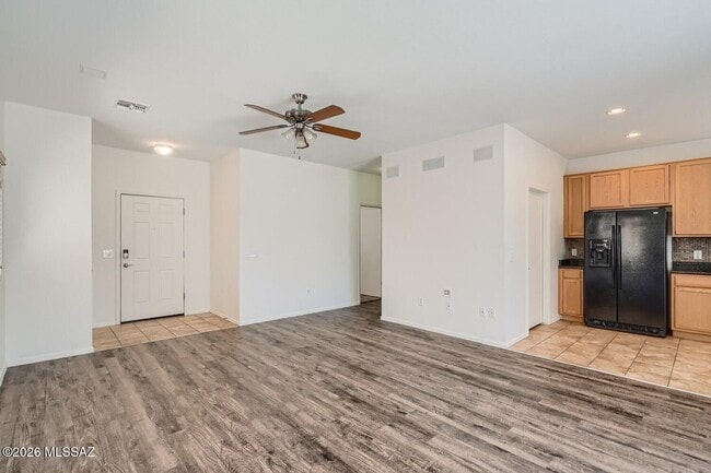 Building Photo - 8437 W Green Kingfisher Ln