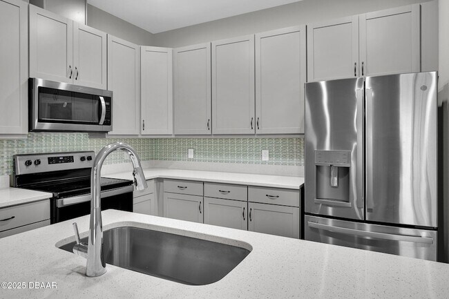 Building Photo - 906 Coral Reef Way