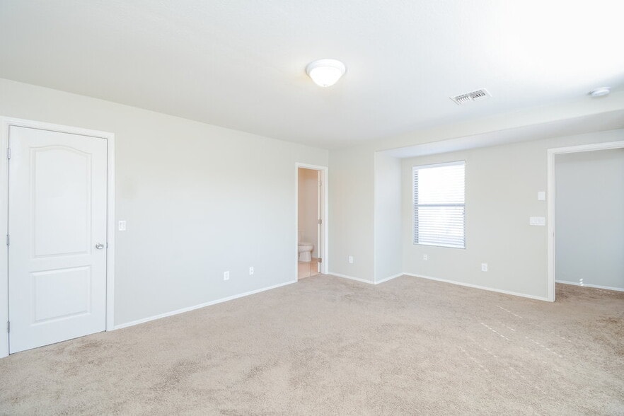 Building Photo - 8550 N 63rd Dr