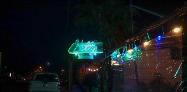 Building Photo - 2413 E 9th St