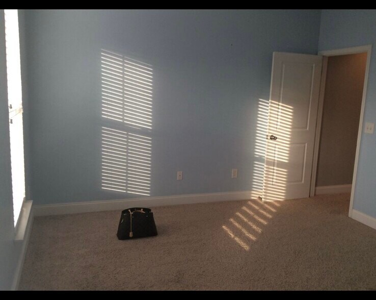 2nd end suite - 5897 Brookside Oak Cir
