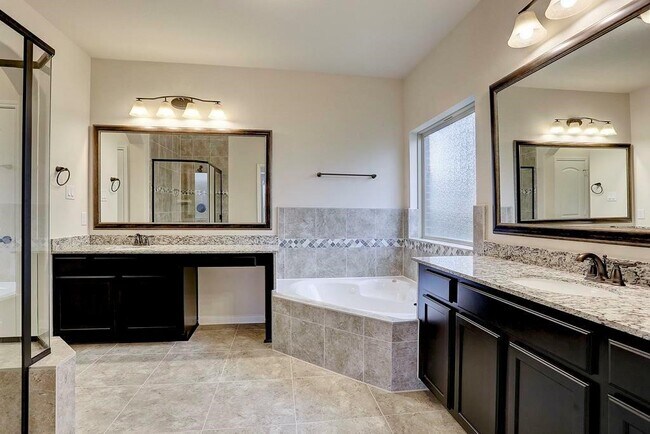 Building Photo - 2931 Oakdale Landing Ct