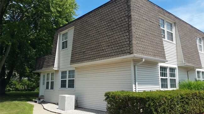 Building Photo - 2127 N Center Rd
