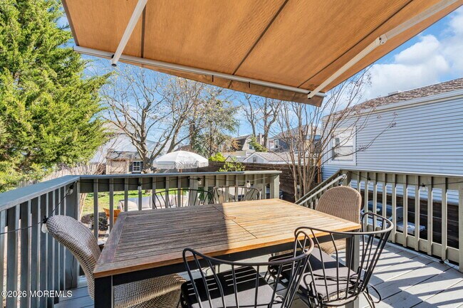 Building Photo - 510 Lareine Ave