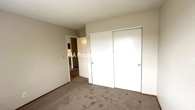 Building Photo - Nice 4 bedroom 2 bath Single family home in great neighborhood!