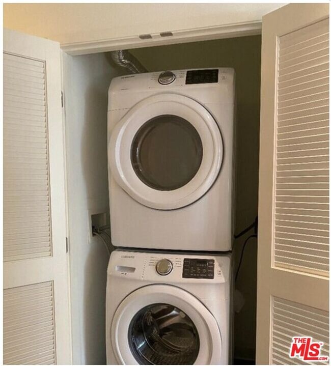 Building Photo - 5260 Bellingham Ave