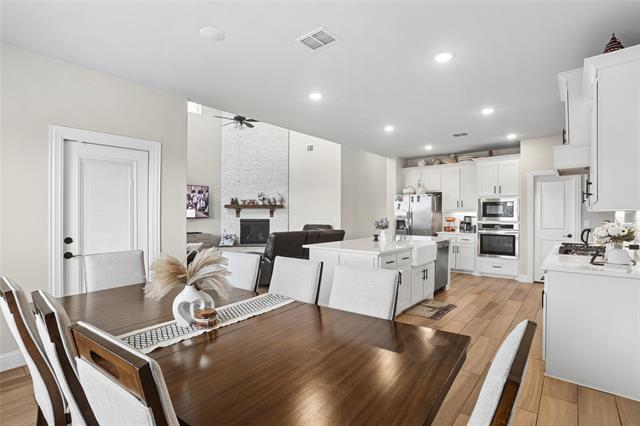 Building Photo - 3801 Mesa Verde Dr