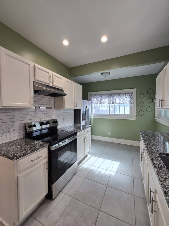 Building Photo - 1321 W Univ Ave