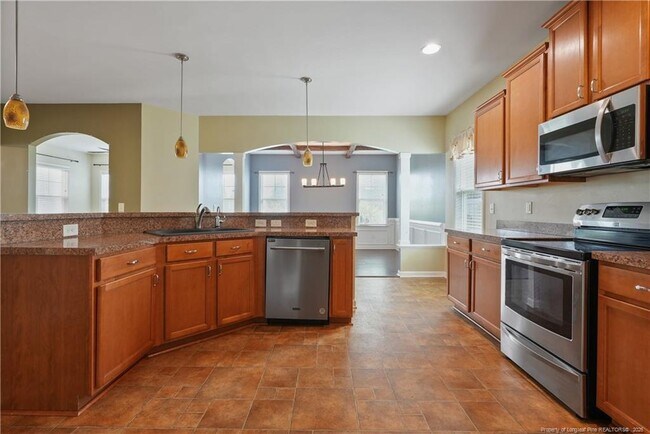 Building Photo - 415 Highgrove Dr