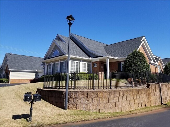 Building Photo - 4304 Village Ln