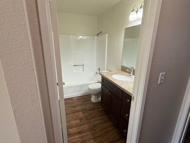 Building Photo - Emerald Court Apartments