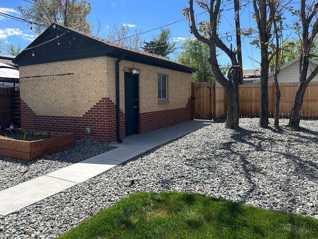 Garage - 525 Perry St