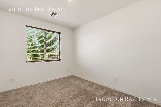 Building Photo - 11461 E Ulysses Ave