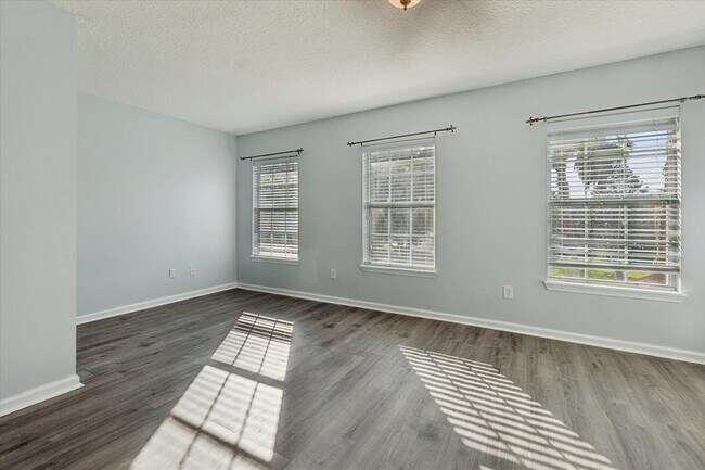 Building Photo - 140 Corral Cir