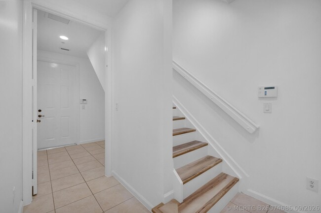 Building Photo - 3933 Monarch Ln