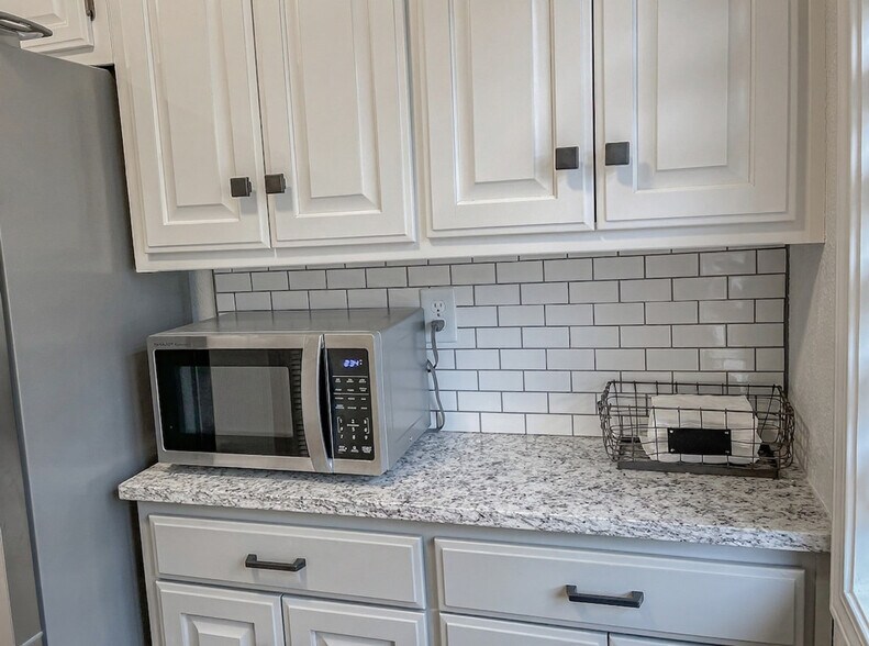 Building Photo - 30 Lunsford Ln