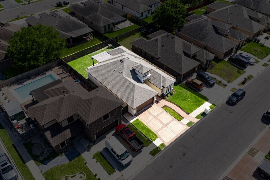 Building Photo - 308 Benites St