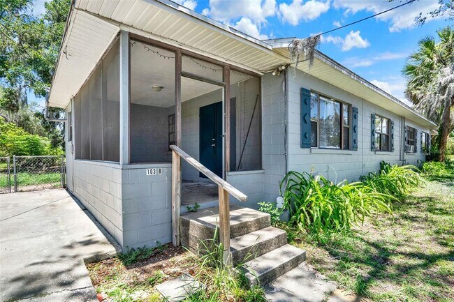 Building Photo - 1220 Morin St