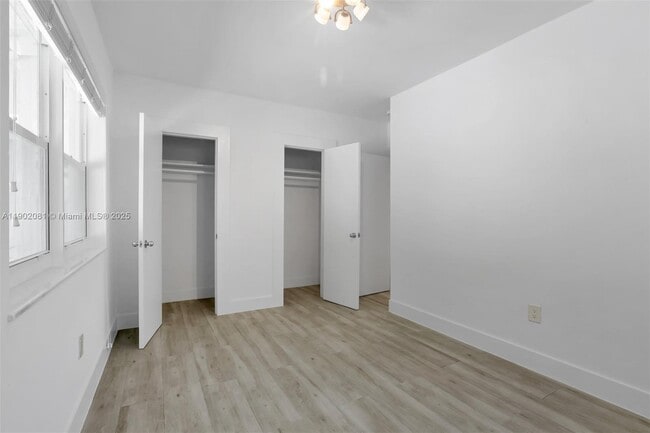 Building Photo - 3061 Oak Ave