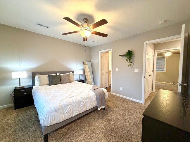 Building Photo - 925 Woody Hills Dr - Furnished Rental