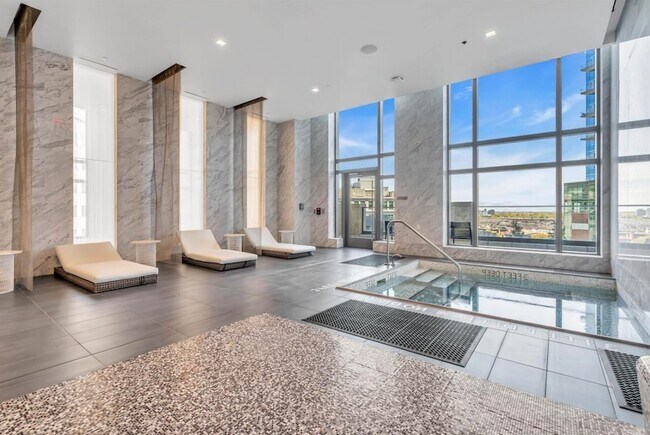 Building Photo - 99 Hudson St