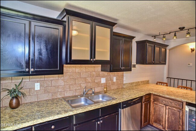 Building Photo - 703 Joe Rodriguez Dr