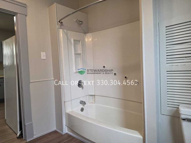 Building Photo - 149 Rhodes Ave