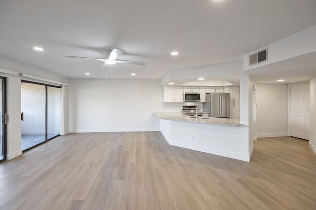 Building Photo - Biltmore Area Condo with Camelback Mountain View!