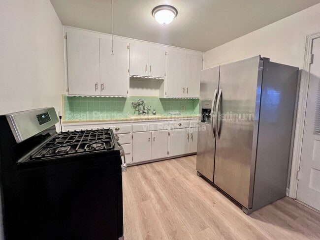 Building Photo - 1132 W Saginaw Way