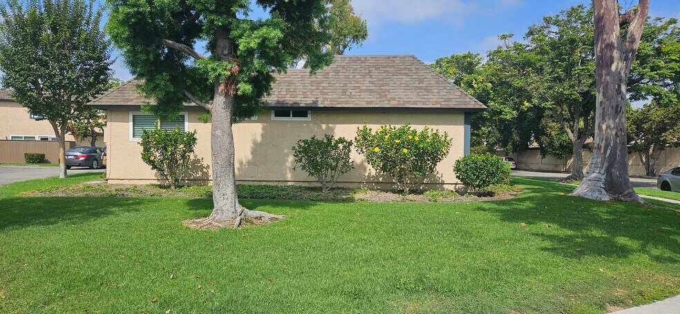 Building Photo - 1234 E Bell Ave